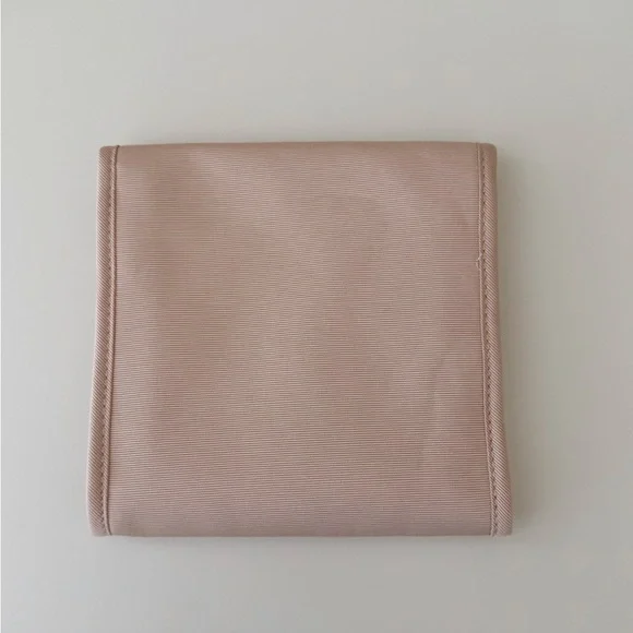 NEW Gucci Beauty Pouch - Picture 4 of 8